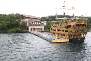 夏の箱根を1泊2日で自由に巡る！“あじさい電車”や海賊船が鳥居の中に！な光景も目撃31