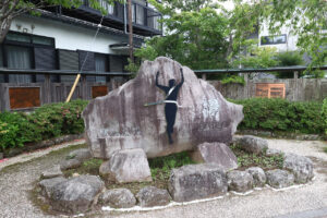 夏の箱根を1泊2日で自由に巡る！“あじさい電車”や海賊船が鳥居の中に！な光景も目撃35