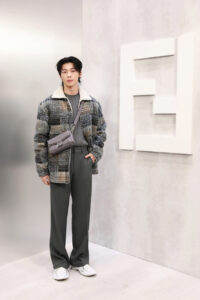 目黒蓮FENDI「バゲット ソフト トランク」新作着こなしビジュ公開！存在感あふれる5