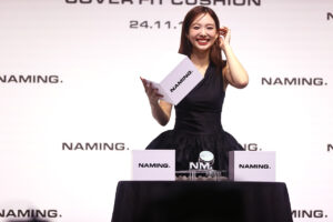 TWICE・NAYEON“超能力”披露でチャーミングなポーズ連発！「NAMING.」イベント登場17